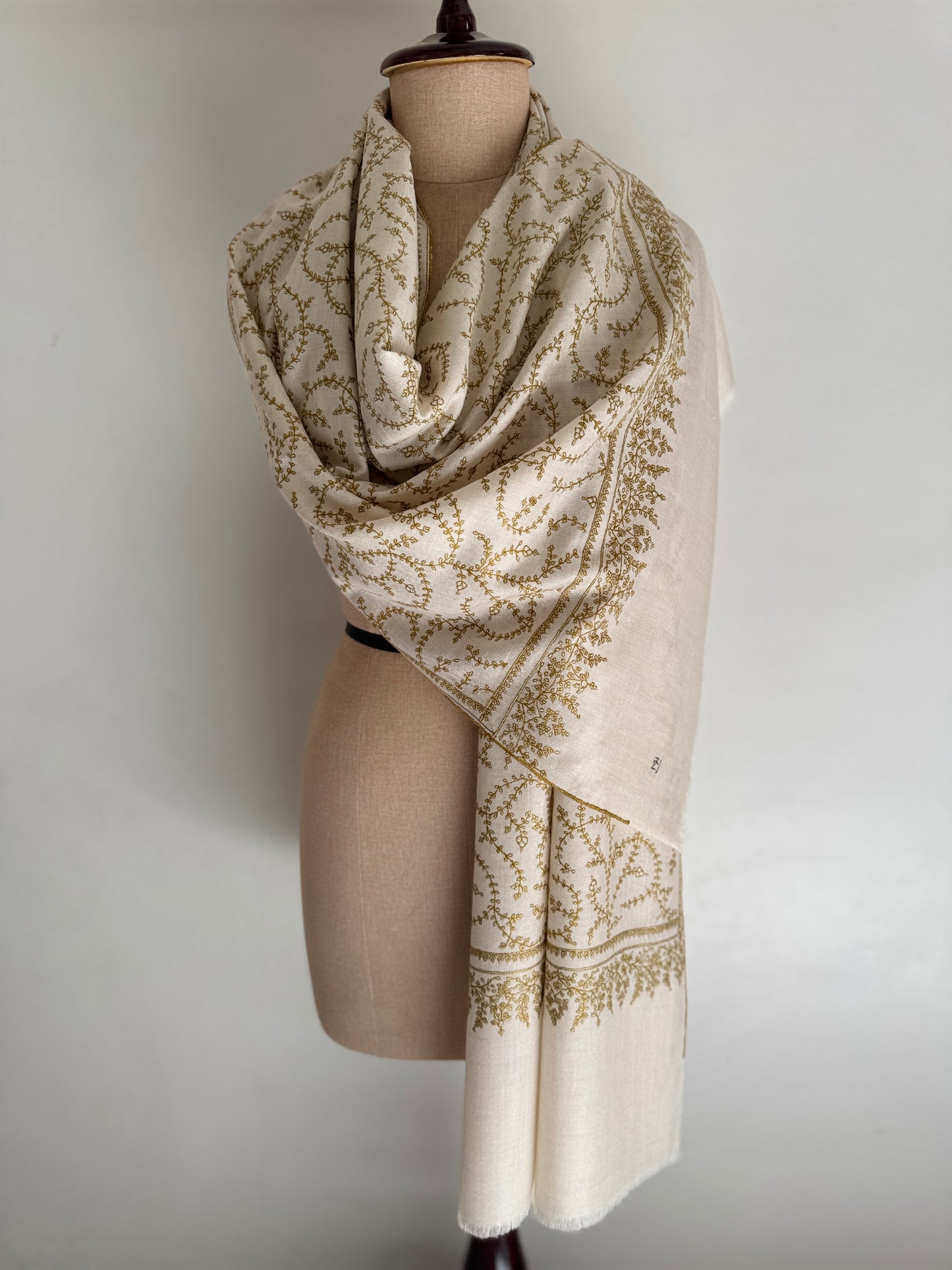 Sozni Ivory Hand Embroidery Pashmina stole