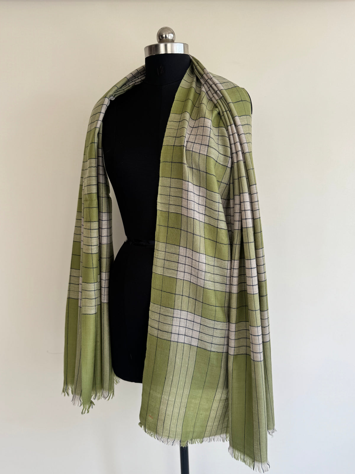 Pashmina Handloom woven check shawl size 100 x 200 Cm