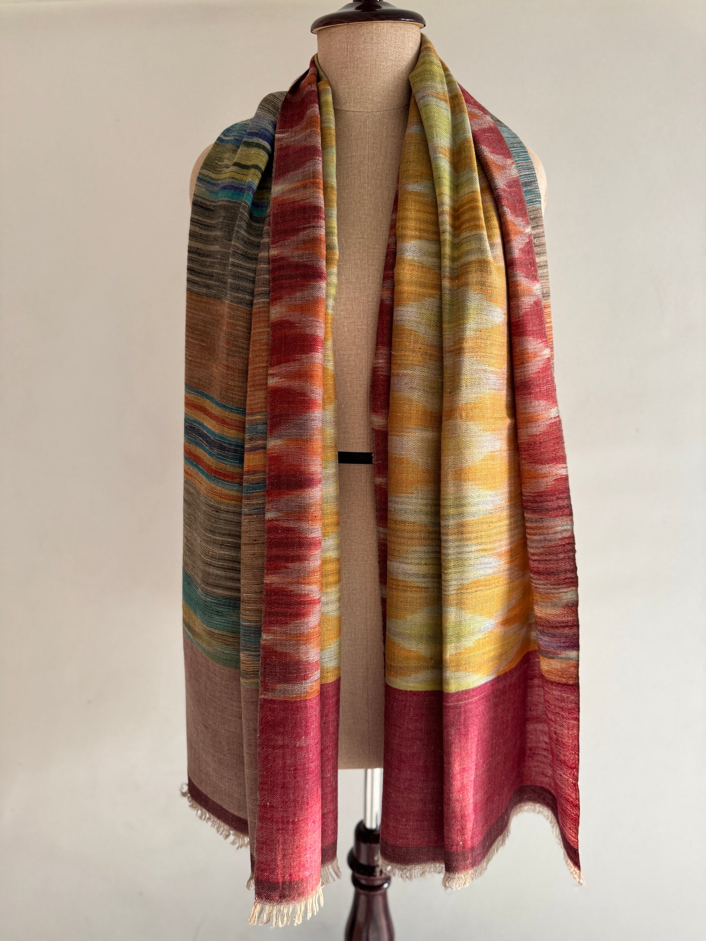 Pashmina Handloom woven Ikat Reversible shawl size 100 x 200 Cm
