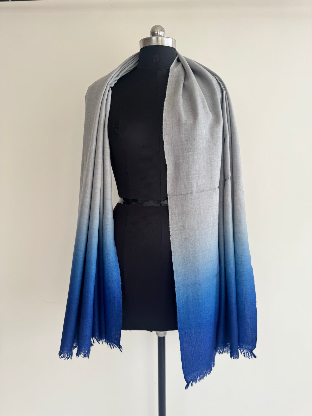Pashmina Handloom woven ombre shawl size 100 x 200 Cm