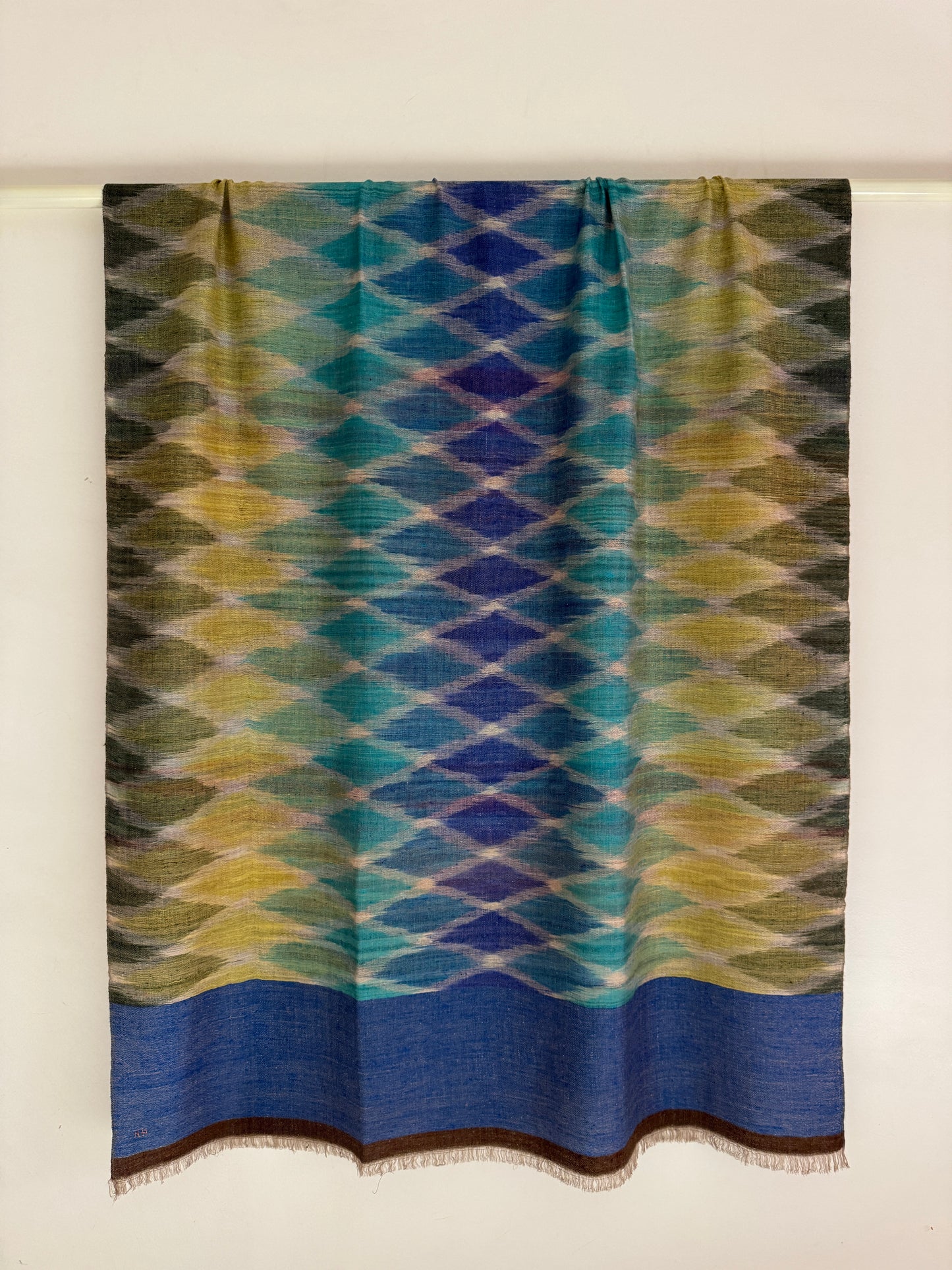 Pashmina Handloom woven Ikat Reversible shawl size 100 x 200 Cm