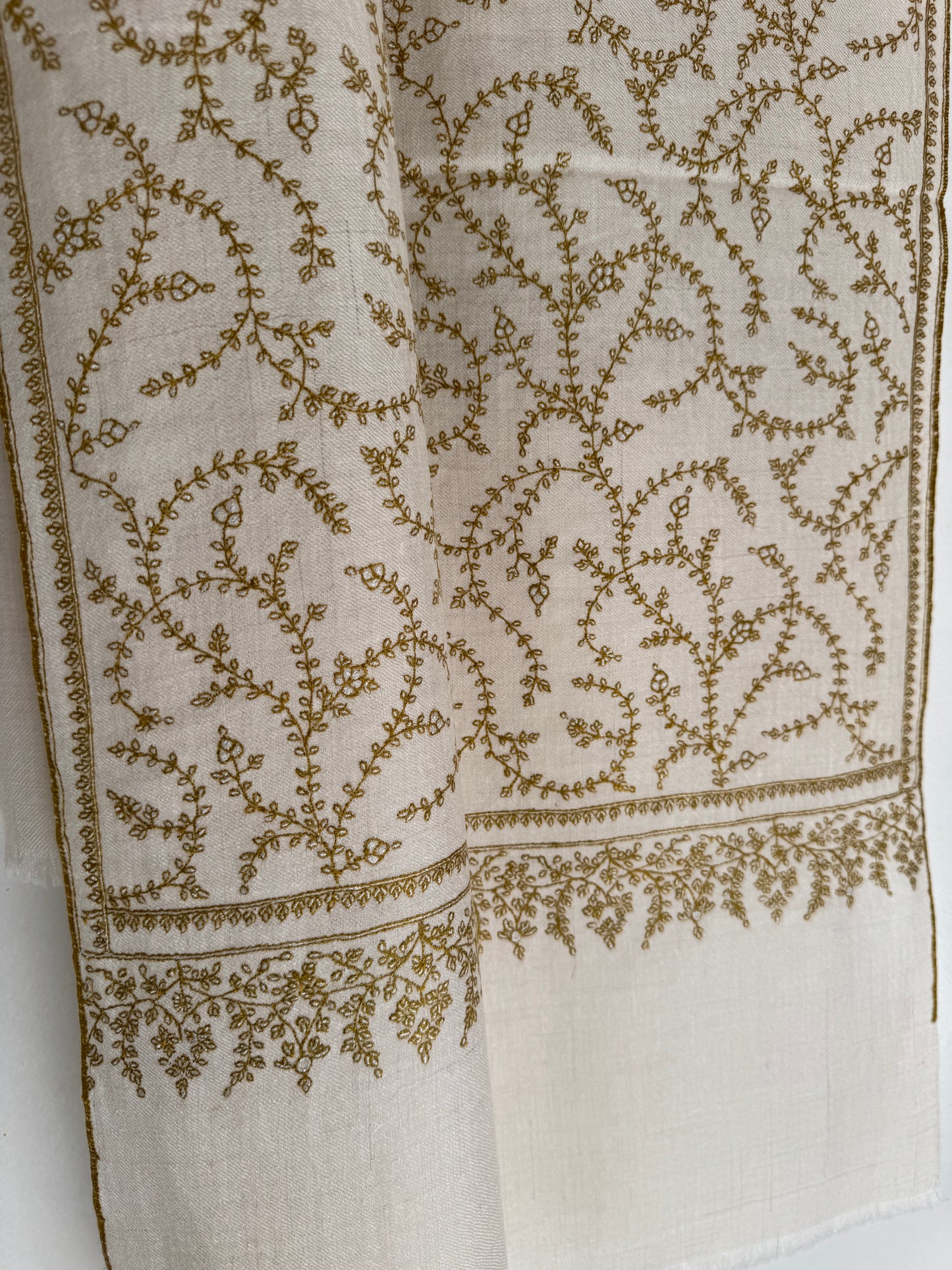 Sozni Ivory Hand Embroidery Pashmina stole
