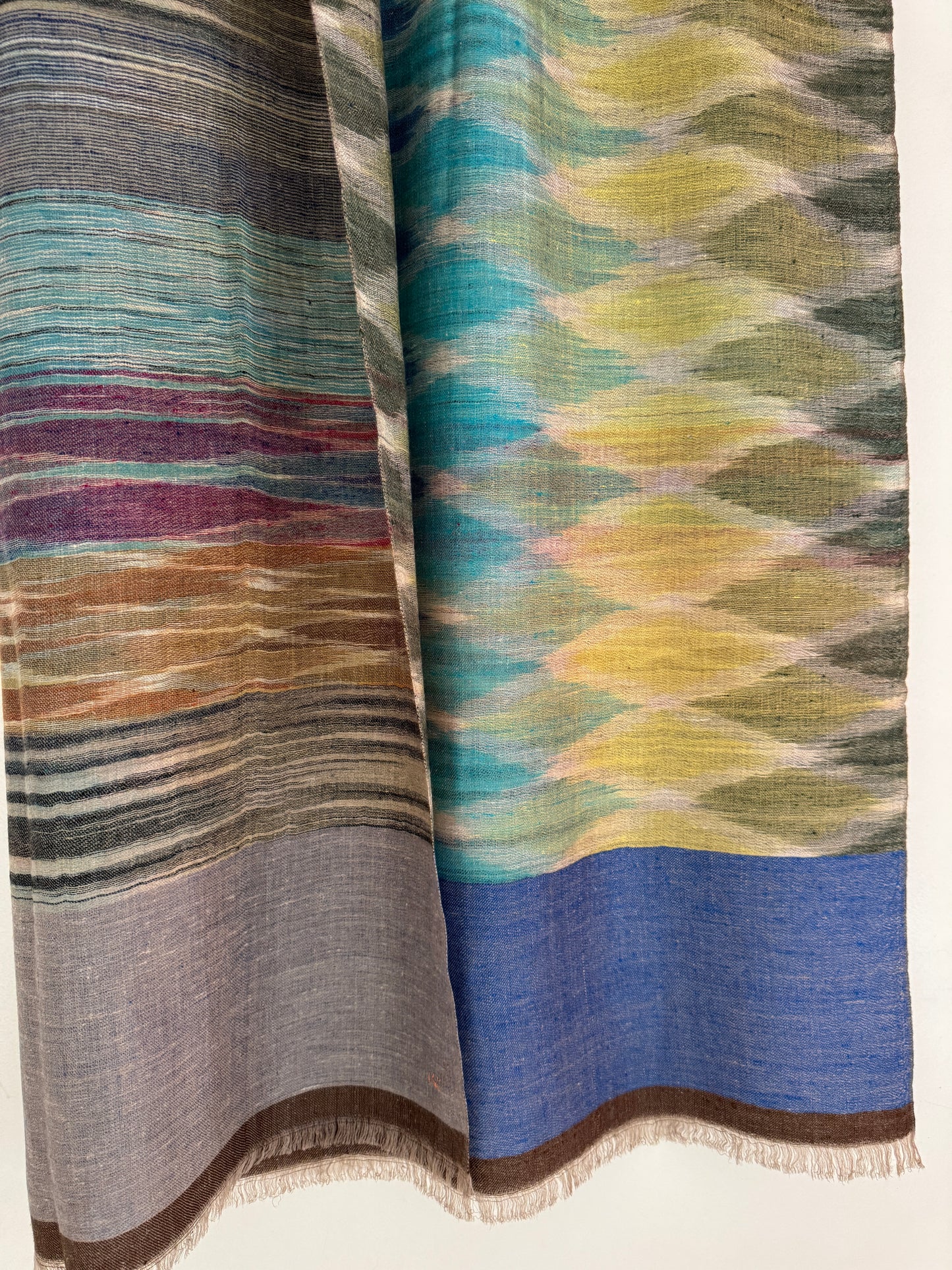 Pashmina Handloom woven Ikat Reversible shawl size 100 x 200 Cm