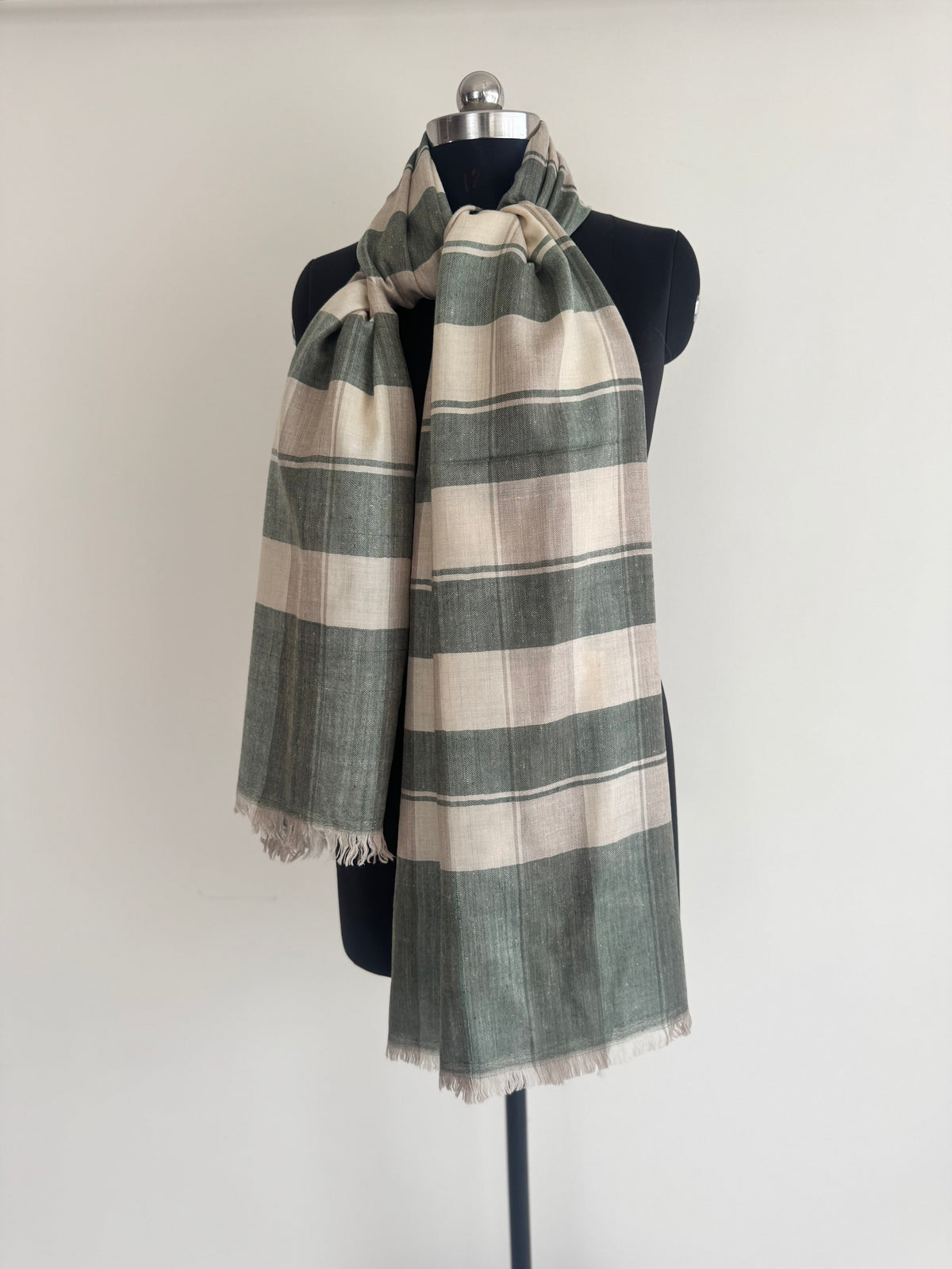 Pashmina Handloom woven check shawl size 100 x 200 Cm