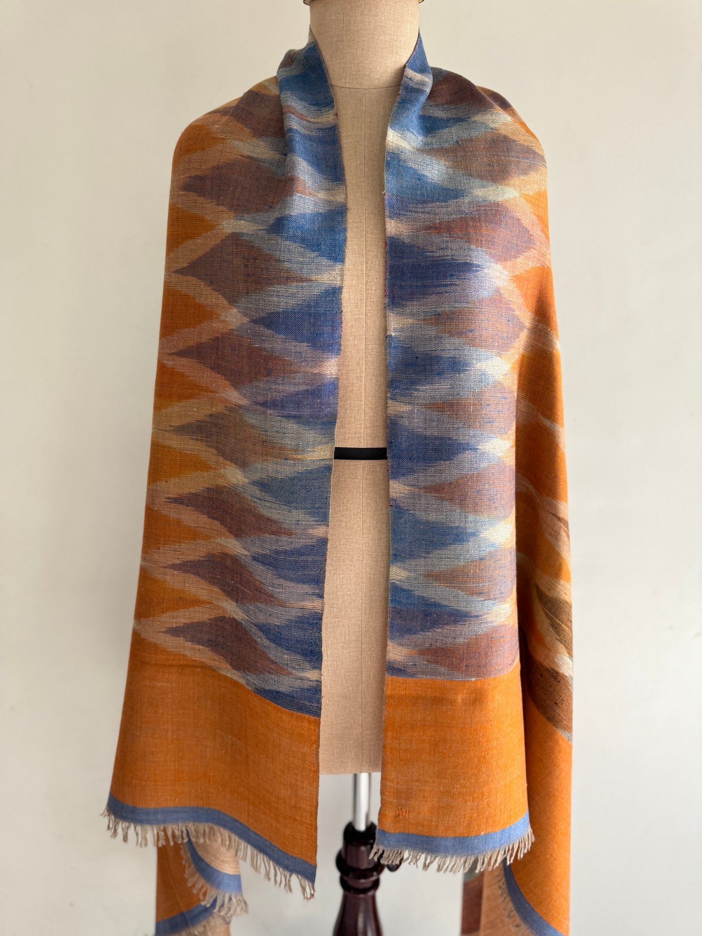 Pashmina Handloom woven Ikat Reversible shawl size 100 x 200 Cm