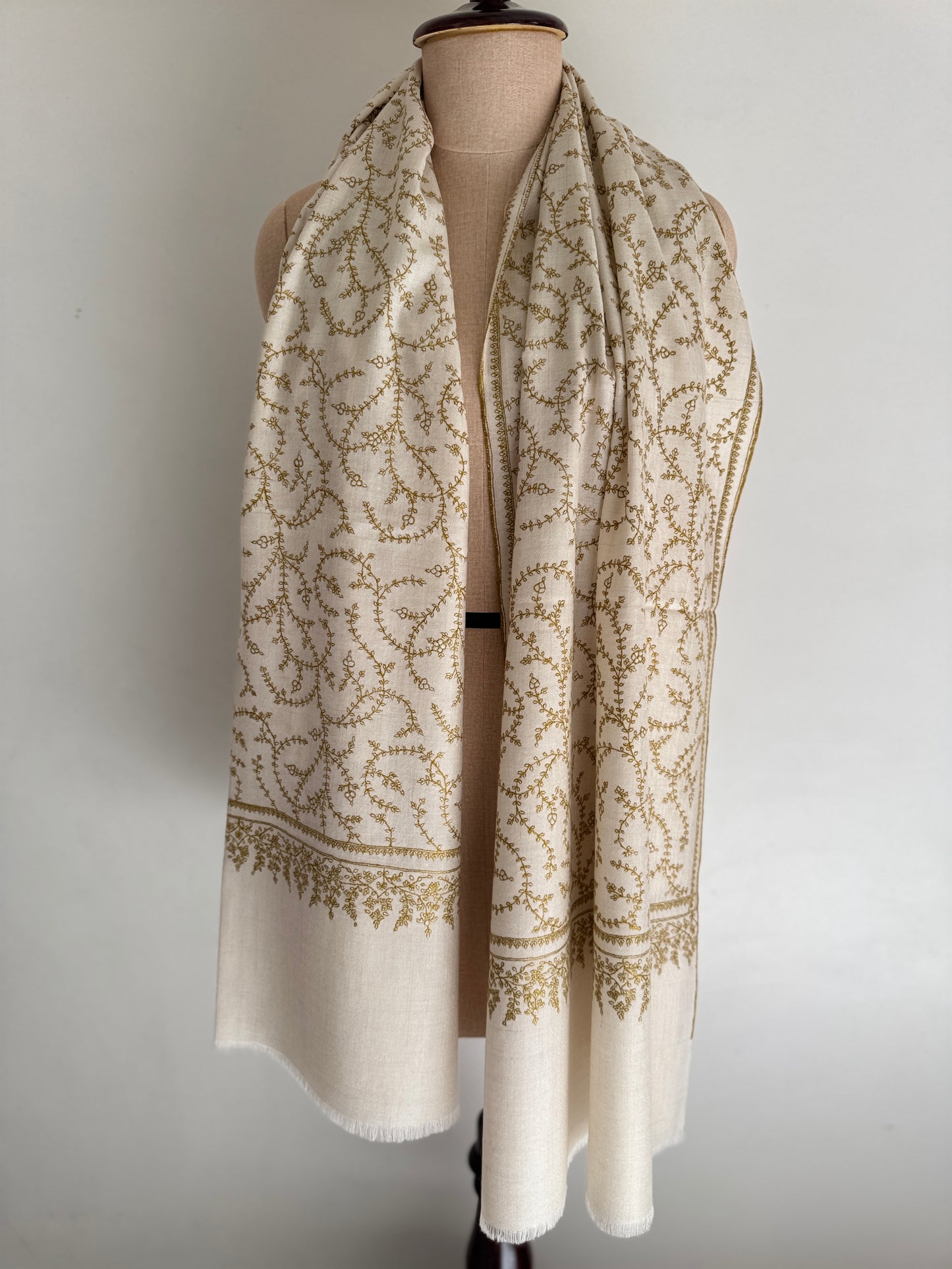 Sozni Ivory Hand Embroidery Pashmina stole