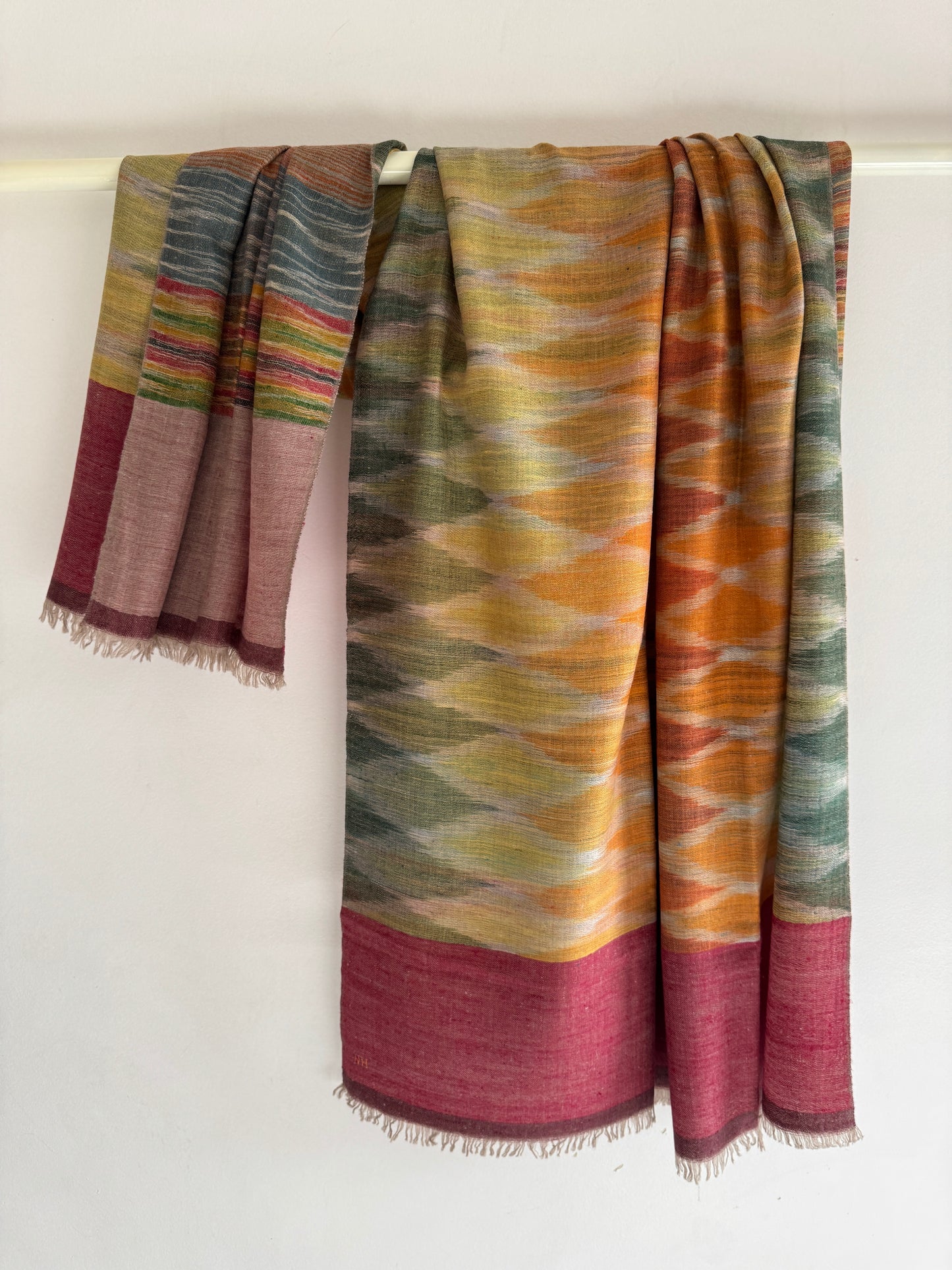 Pashmina Handloom woven Ikat Reversible shawl size 100 x 200 Cm
