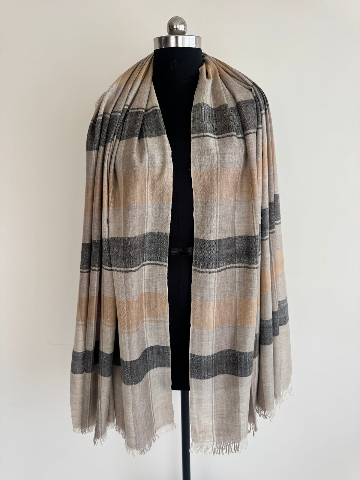Pashmina Handloom woven check shawl size 100 x 200 Cm