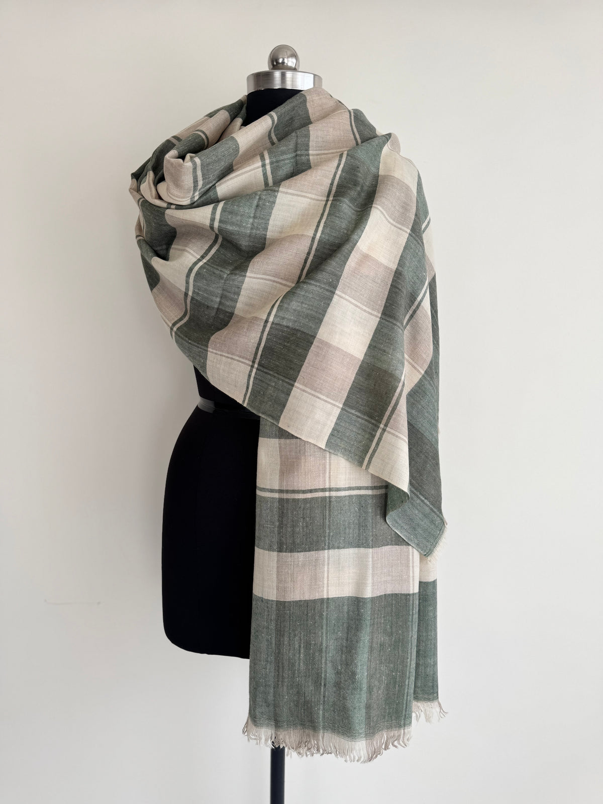 Pashmina Handloom woven check shawl size 100 x 200 Cm