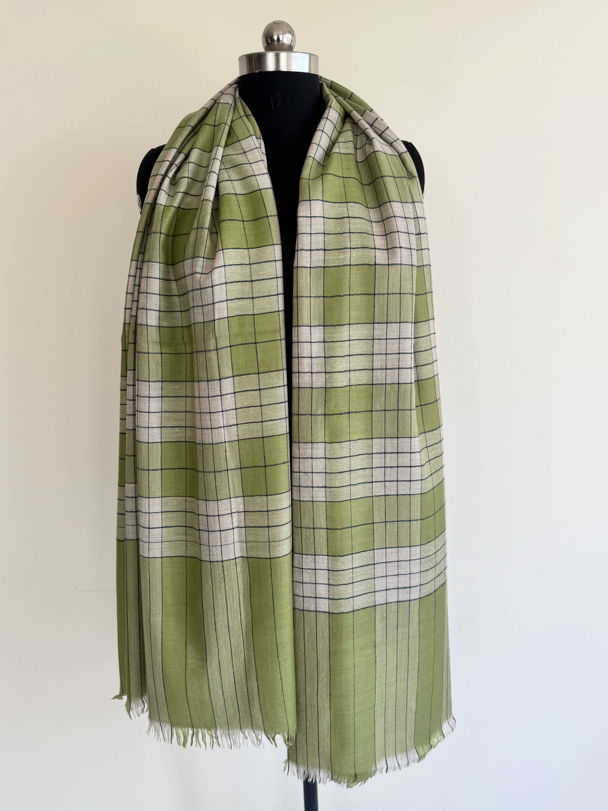Pashmina Handloom woven check shawl size 100 x 200 Cm