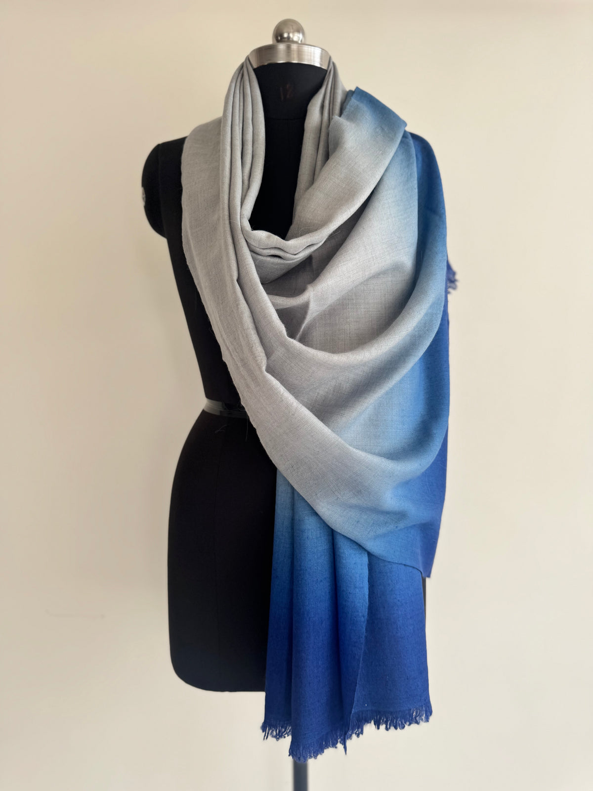 Pashmina Handloom woven ombre shawl size 100 x 200 Cm