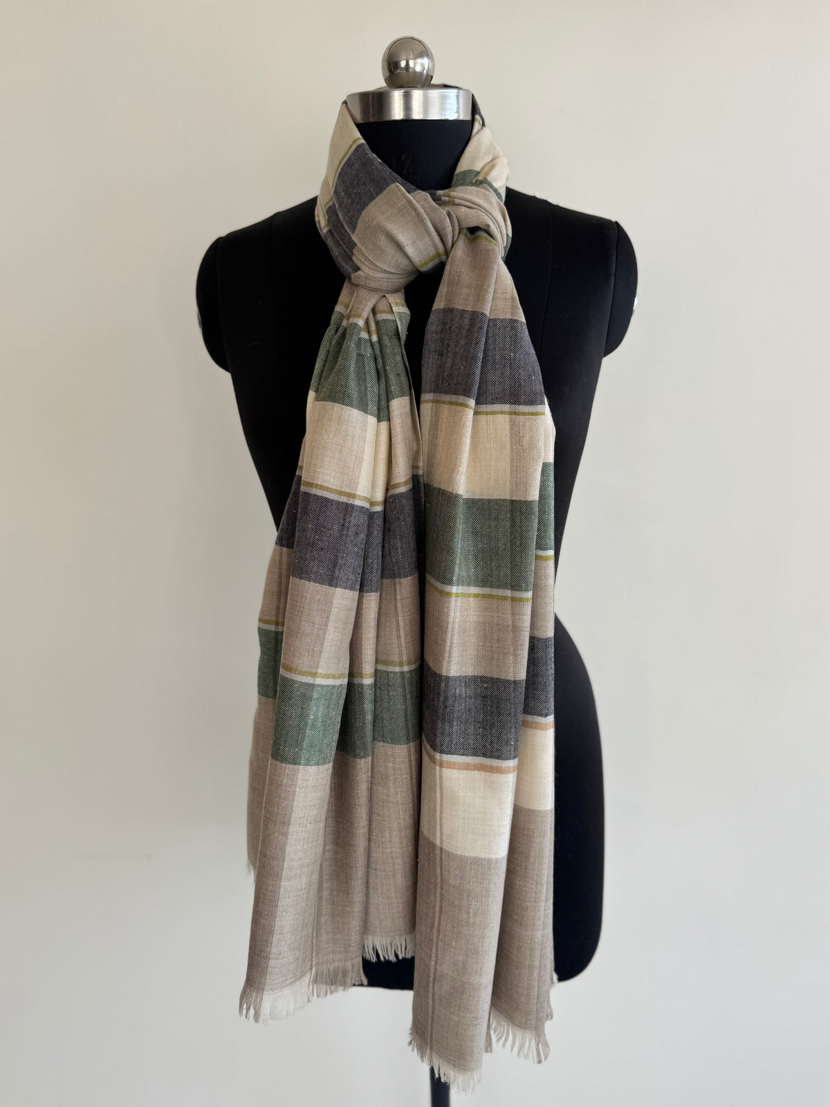 Pashmina Handloom woven check shawl size 100 x 200 Cm
