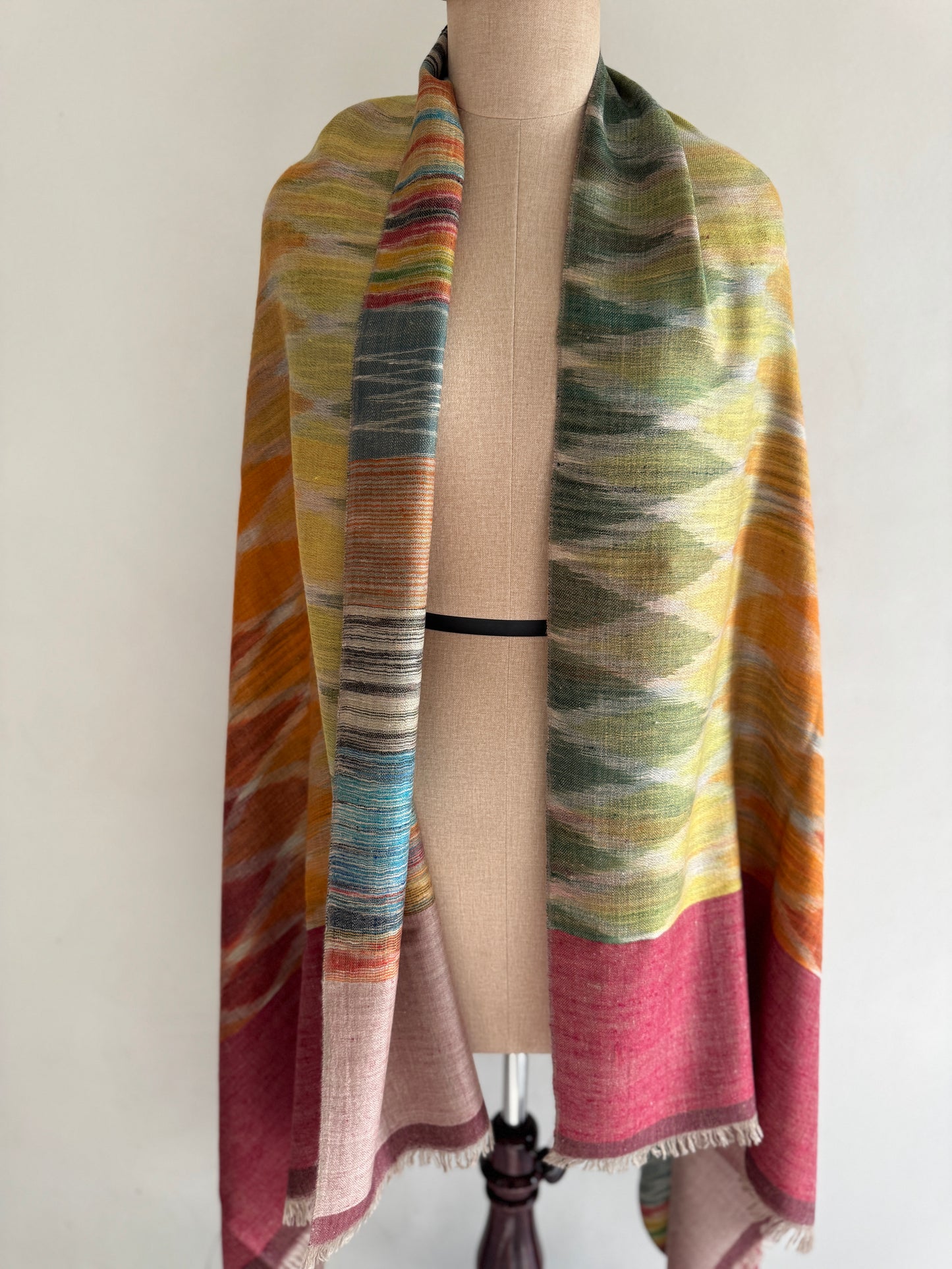Pashmina Handloom woven Ikat Reversible shawl size 100 x 200 Cm