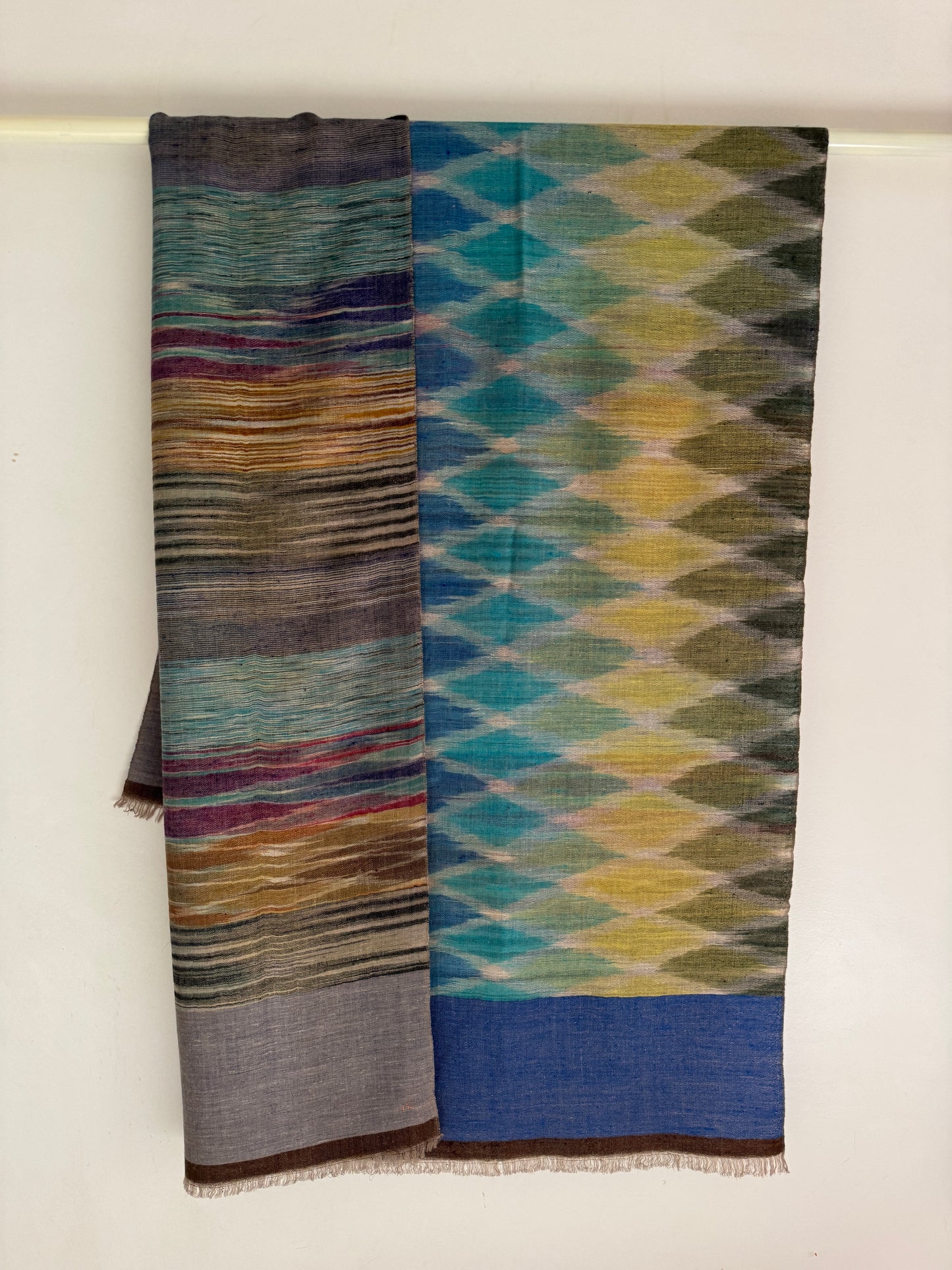 Pashmina Handloom woven Ikat Reversible shawl size 100 x 200 Cm