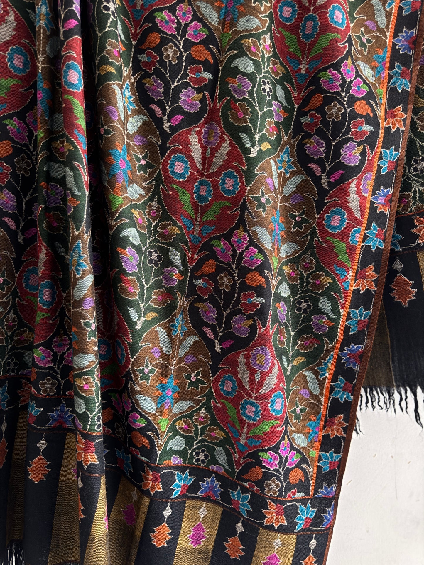 Kani Gulzar Jamawar Hand Woven Pashmina Large Shawl Black